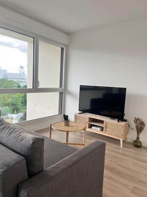 Superbe Appartement Neuf Dans Residence Familiale Aux Portes De Paris Avec Parking Іврі-сюр-Сен Екстер'єр фото