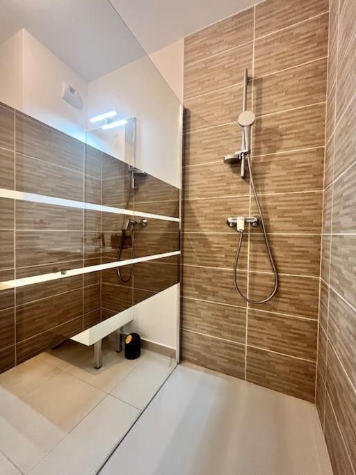 Superbe Appartement Neuf Dans Residence Familiale Aux Portes De Paris Avec Parking Іврі-сюр-Сен Екстер'єр фото